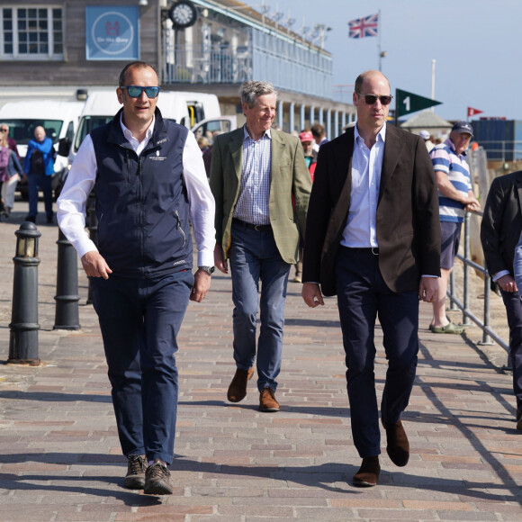 Le prince William, prince de Galles (duc de Cornouailles) lors d'une visite au port de St. Mary, porte maritime des îles Scilly, le 10 mai 2024. © Pool/Goff/Bestimage 
