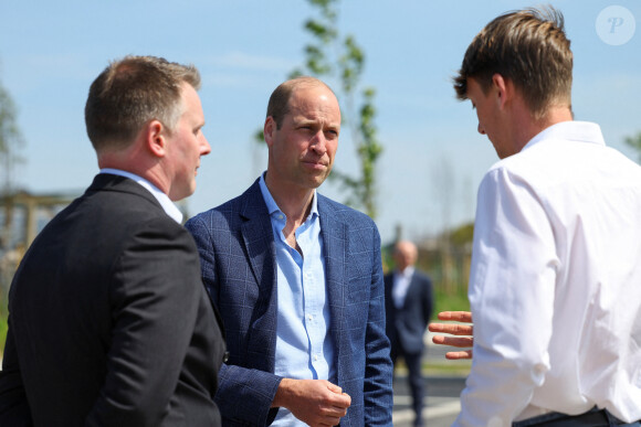 Il n'honorera pas la visite qu'il avait prévue ce 23 mai
Le prince William, prince de Galles lors d'une visite sur le site où sera construit le tout premier projet de logement du duché de Cornouailles à Nansledan, Cornouailles, Royaume Uni, le 9 mai 2024. © Toby Melville/Pool/Mirrorpix/Bestimage