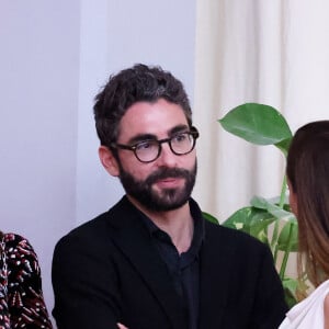 "Il y aura toujours une part de l'autre qui nous échappe et c'est tellement précieux. On se connaît sans s'appartenir".
Camille Cottin accompagnée de son compagnon Benjamin Mahon et de leur fille Anna Paloma au photocall de cérémonie de clôture du 20ème Festival International du Film de Marrakech, Maroc, le 2 décembre 2023. © Dominique Jacovides/Bestimage 