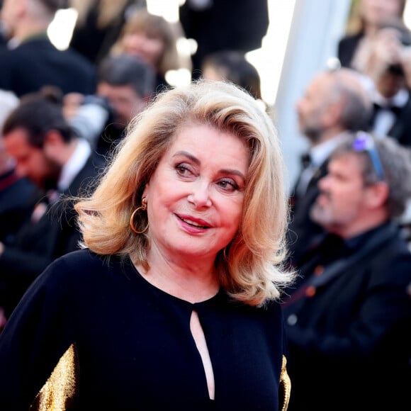 Catherine Deneuve - Montée des marches du film " L'amour ouf " lors du 77ème Festival International du Film de Cannes, au Palais des Festivals à Cannes. Le 23 mai 2024 © Jacovides-Moreau / Bestimage 