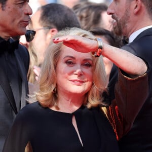 Catherine Deneuve - Montée des marches du film " L'amour ouf " lors du 77ème Festival International du Film de Cannes, au Palais des Festivals à Cannes. Le 23 mai 2024 © Jacovides-Moreau / Bestimage 