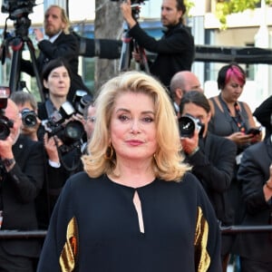 Catherine Deneuve - Montée des marches du film " L'amour ouf " lors du 77ème Festival International du Film de Cannes, au Palais des Festivals à Cannes. Le 23 mai 2024 © Bruno Bebert / Bestimage 