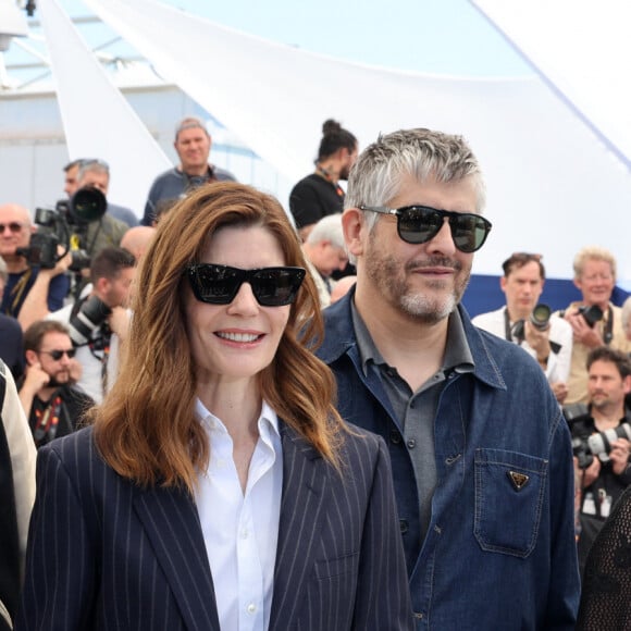 Cette année, Catherine Deneuve a présenté "Marcello Mio".
Benjamin Biolay, Chiara Mastroianni, le réalisateur Christophe Honoré, Catherine Deneuve - Photocall du film "Marcello Mio" (Compétition) lors du 77ème Festival International du Film de Cannes (14 - 25 mai 2024), le 22 mai 2024. © Jacovides / Moreau / Bestimage 