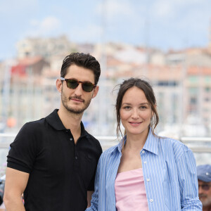 Pierre Niney, Anaïs Demoustier (enceinte) - Photocall du film "Le comte de Monte Cristo" (Hors Compétition) lors du 77ème Festival International du Film de Cannes (14 - 25 mai 2024), le 23 mai 2024. © Moreau / Jacovides / Bestimage 