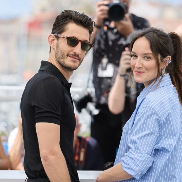 Pierre Niney, Anaïs Demoustier (enceinte) - Photocall du film "Le comte de Monte Cristo" (Hors Compétition) lors du 77ème Festival International du Film de Cannes (14 - 25 mai 2024), le 23 mai 2024. © Moreau / Jacovides / Bestimage 