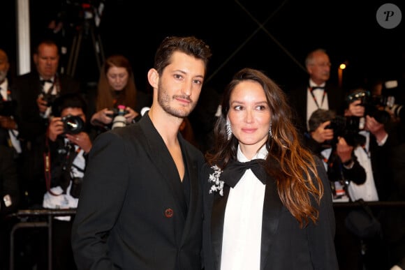 Pierre Niney, Anaïs Demoustier (enceinte) - Descente des marches du film " Le comte de Monte-Cristo " lors du 77ème Festival International du Film de Cannes, au Palais des Festivals à Cannes. Le 22 mai 2024 © Jacovides-Moreau / Bestimage 