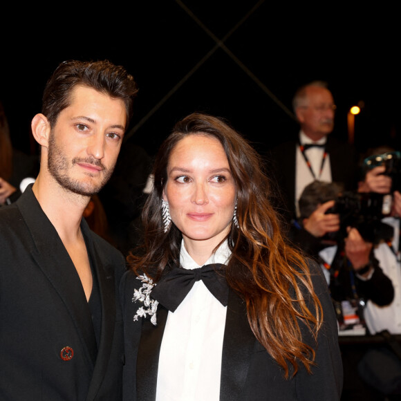 Pierre Niney, Anaïs Demoustier (enceinte) - Descente des marches du film " Le comte de Monte-Cristo " lors du 77ème Festival International du Film de Cannes, au Palais des Festivals à Cannes. Le 22 mai 2024 © Jacovides-Moreau / Bestimage 