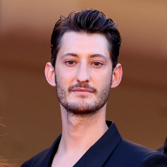 Pierre Niney a vécu une conférence de presse perturbée !
Pierre Niney - Montée des marches du film " Le comte de Monte-Cristo " lors du 77ème Festival International du Film de Cannes, au Palais des Festivals à Cannes. © Jacovides-Moreau / Bestimage 