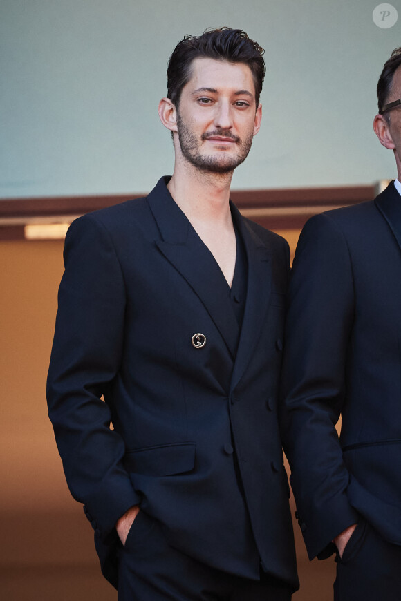 Pierre Niney - Montée des marches du film " Le comte de Monte-Cristo " lors du 77ème Festival International du Film de Cannes, au Palais des Festivals à Cannes. Le 22 mai 2024 © Jacovides-Moreau / Bestimage 