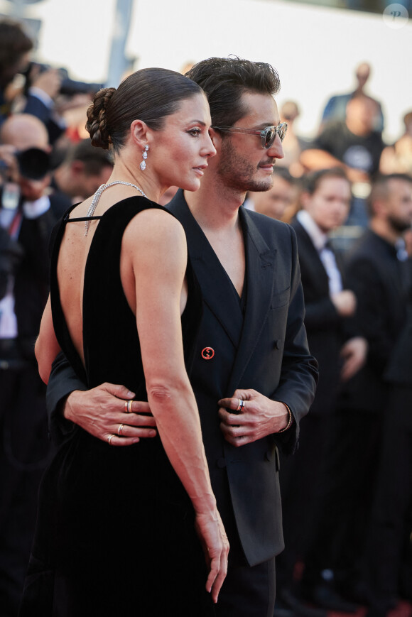 Natasha Andrews et son compagnon Pierre Niney - Montée des marches du film " Le comte de Monte-Cristo " lors du 77ème Festival International du Film de Cannes, au Palais des Festivals à Cannes. Le 22 mai 2024 © Jacovides-Moreau / Bestimage 