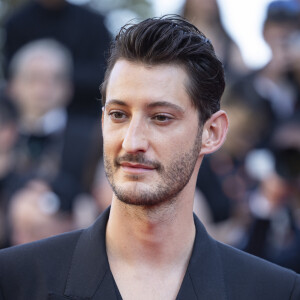 Pierre Niney - Montée des marches du film " Le comte de Monte-Cristo " lors du 77ème Festival International du Film de Cannes, au Palais des Festivals à Cannes. Le 22 mai 2024 © Olivier Borde / Bestimage 