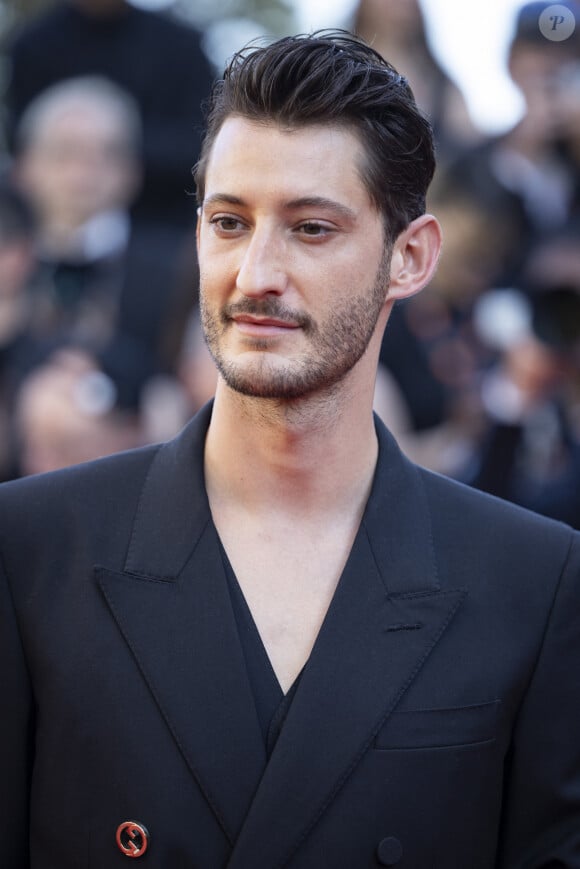 Pierre Niney - Montée des marches du film " Le comte de Monte-Cristo " lors du 77ème Festival International du Film de Cannes, au Palais des Festivals à Cannes. Le 22 mai 2024 © Olivier Borde / Bestimage 