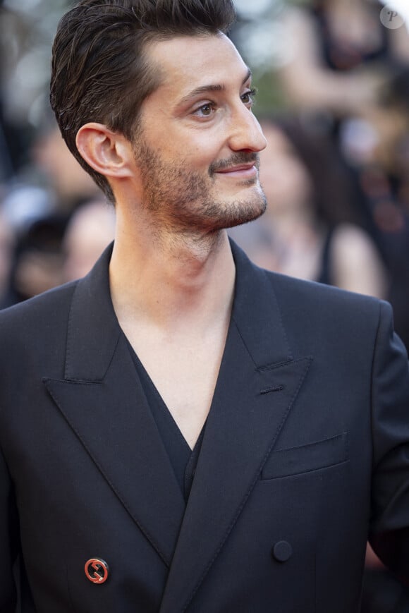 Pierre Niney - Montée des marches du film " Le comte de Monte-Cristo " lors du 77ème Festival International du Film de Cannes, au Palais des Festivals à Cannes. Le 22 mai 2024 © Olivier Borde / Bestimage 