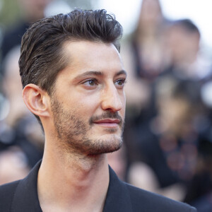 Pierre Niney - Montée des marches du film " Le comte de Monte-Cristo " lors du 77ème Festival International du Film de Cannes, au Palais des Festivals à Cannes. Le 22 mai 2024 © Olivier Borde / Bestimage 