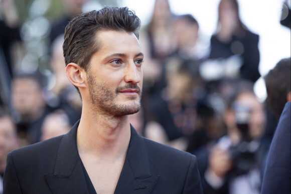 Pierre Niney - Montée des marches du film " Le comte de Monte-Cristo " lors du 77ème Festival International du Film de Cannes, au Palais des Festivals à Cannes. Le 22 mai 2024 © Olivier Borde / Bestimage 