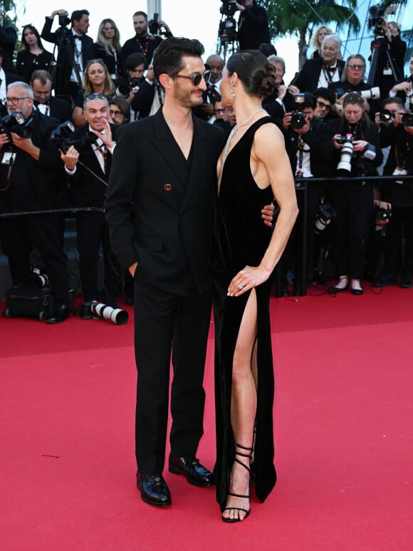 Pierre Niney et Natasha Andrews - Tapis rouge du 77ème festival de Cannes, Projection du Comte de Monte-Cristo © Simone Comi/IPA via ZUMA Press