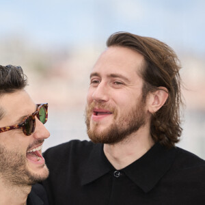 Avant que son ami Bastien Bouillon ne l'interrompe par une blague. 
Pierre Niney et Bastien Bouillon - Photocall du film "Le comte de Monte Cristo" (Hors Compétition) lors du 77ème Festival International du Film de Cannes (14 - 25 mai 2024), le 23 mai 2024. © Moreau / Jacovides / Bestimage 