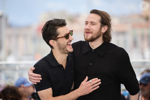 Avant que son ami Bastien Bouillon ne l'interrompe par une blague. 
Pierre Niney et Bastien Bouillon - Photocall du film "Le comte de Monte Cristo" (Hors Compétition) lors du 77ème Festival International du Film de Cannes (14 - 25 mai 2024), le 23 mai 2024. © Moreau / Jacovides / Bestimage 