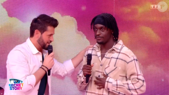 Il a rejoint Christophe Beaugrand sur le plateau.
Cameron éliminé de "Secret Story", TF1.