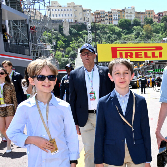 Sacha Casiraghi, Raphaël Elmaleh, Charlotte Casiraghi, Khadja Nin et Jacky Ickx durant la journée des qualifications du 81ème Grand Prix de Formule 1 de Monaco, le 25 mai 2024. © Bruno Bebert/Bestimage