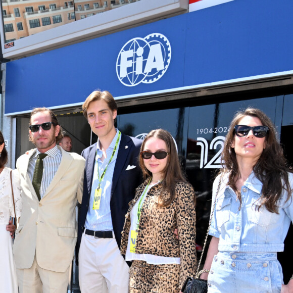 Sacha Casiraghi, Raphaël Elmaleh, Khadja Nin, Jacky Ickx, Tatiana Santo Domingo, Andréa Casiraghi, Ben-Sylvester Strautmann, la princesse Alexandra de Hanovre et Charlotte Casiraghi durant la journée des qualifications du 81ème Grand Prix de Formule 1 de Monaco, le 25 mai 2024. © Bruno Bebert/Bestimage 