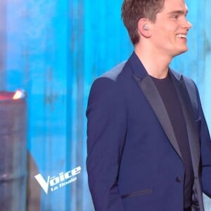 Venu chanter son tube magistral "Les yeux revolver", le chanteur a eu une attitude que beaucoup de téléspectateurs ont condamnée.
Finale de la saison 13 "The Voice" sur TF1 le 25 mai 2024.