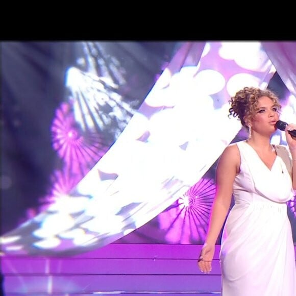 En effet, Marc Lavoine avait eu une attitude jugée outrancière avec Léa, qu'il avait grossièrement enlacée.