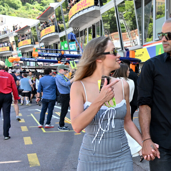 Tony Parker s'était au préalable baladé avec Agathe Teyssier durant la journée des qualifications du 81ème Grand Prix de Formule 1 de Monaco. 
Tony Parker et sa compagne Agathe Teyssier durant la journée des qualifications du 81ème Grand Prix de Formule 1 de Monaco, le 25 mai 2024. © Bruno Bebert/Bestimage