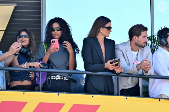 Tina Kunakey, l'ex de Vincent Cassel, Izabel Goulart et son fiancé Kevin Trapp durant la journée des qualifications du 81ème Grand Prix de Formule 1 de Monaco, le 25 mai 2024. © Bruno Bebert/Bestimage