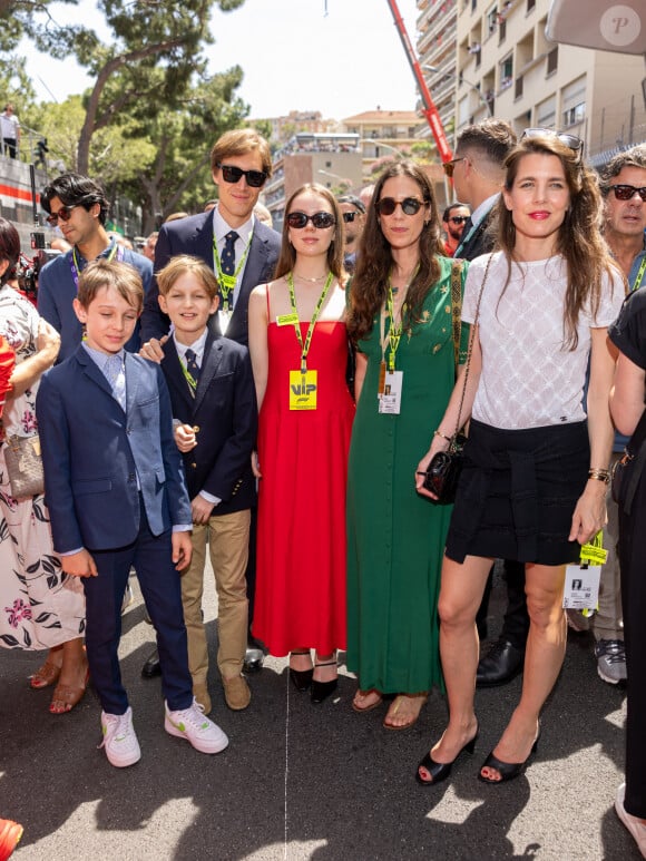 Sacha Casiraghi, Raphaël Elmaleh, Tatiana Santo Domingo, Ben-Sylvester Strautmann, la princesse Alexandra de Hanovre et Charlotte Casiraghi lors du Grand Prix de Formule 1 (F1) de Monaco, le 26 mai 2024. © Bruno Bebert/Pool Monaco/Bestimage