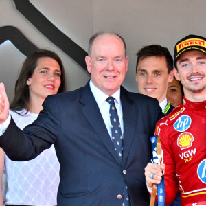 Charles Leclerc, le prince Albert II de Monaco, la princesse Charlène de Monaco, Pierre Casiraghi, Andrea Casiraghi, Tatiana Casiraghi (Tatiana Santa Domingo), Charlotte Casiraghi et Raphaël Elmaleh, Marie Chevallier, Louis Ducruet, la princesse Alexandra de Hanovre, Ben-Sylvester Strautmann,, Beatrice Borromeo - Le prince Albert II de Monaco et la princesse Charlène de Monaco ne cachent pas leurs joies et leurs émotions en remettant à Charles Leclerc le trophée du vainqueur du Grand Prix de Formule 1 (F1) de Monaco. Monaco, le 26 mai 2024. © Bruno Bebert/Bestimage