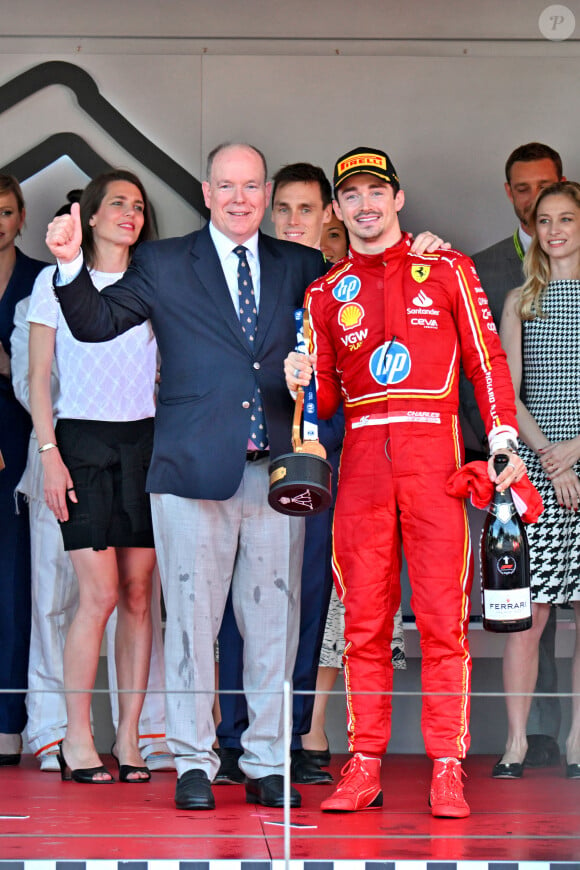 Charles Leclerc, le prince Albert II de Monaco, Charlotte Casiraghi - Le prince Albert II de Monaco et la princesse Charlène de Monaco ne cachent pas leurs joies et leurs émotions en remettant à Charles Leclerc le trophée du vainqueur du Grand Prix de Formule 1 (F1) de Monaco. Monaco, le 26 mai 2024. © Bruno Bebert/Bestimage