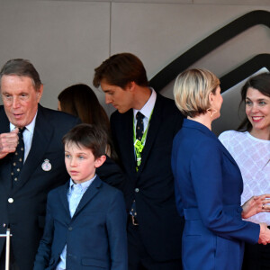 La princesse Charlène de Monaco, le prince Albert II de Monaco, Charlotte Casiraghi, Raphaël Elmaleh, - Le prince Albert II de Monaco et la princesse Charlène de Monaco ne cachent pas leurs joies et leurs émotions en remettant à Charles Leclerc le trophée du vainqueur du Grand Prix de Formule 1 (F1) de Monaco. Monaco, le 26 mai 2024. © Bruno Bebert/Bestimage