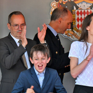 Charlotte Casiraghi et Raphaël Elmaleh - Le prince Albert II de Monaco et la princesse Charlène de Monaco ne cachent pas leurs joies et leurs émotions en remettant à Charles Leclerc le trophée du vainqueur du Grand Prix de Formule 1 (F1) de Monaco. Monaco, le 26 mai 2024. © Bruno Bebert/Bestimage