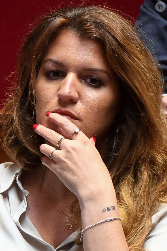 Marlène Schiappa (tatouage poignet gauche), secrétaire d'Etat, chargée de l'Économie sociale et solidaire et de la Vie associative - Séance de questions au gouvernement à l'Assemblée Nationale à Paris le 11 avril 2023. © Lionel Urman / Panoramic / Bestimage