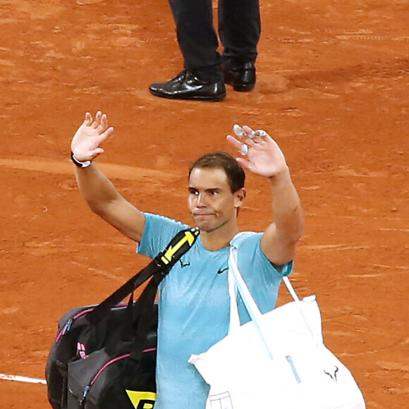 Rafael Nadal, quant à lui, a contenu ses émotions.
Rafael Nadal s'incline en trois sets face à Alexander Zverev lors des Internationaux de France de tennis de Roland Garros 2024 à Paris le 27 Mai 2024. © Bertrand Rindoff / Bestimage 