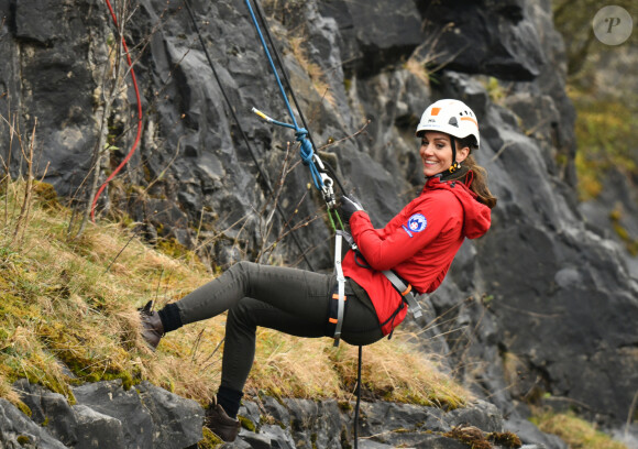 Le prince William et Kate Middleton en visite au siège de l'équipe de sauvetage en montagne de Central Beacons, le 27 avril 2023.