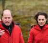 L'équipe du Bed & Breakfast a partagé sur Facebook ce cliché encore jamais vu.
Le prince William et Kate Middleton en visite au siège de l'équipe de sauvetage en montagne de Central Beacons, le 27 avril 2023.