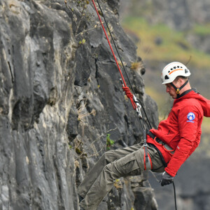 Le prince William et Kate Middleton en visite au siège de l'équipe de sauvetage en montagne de Central Beacons, le 27 avril 2023.