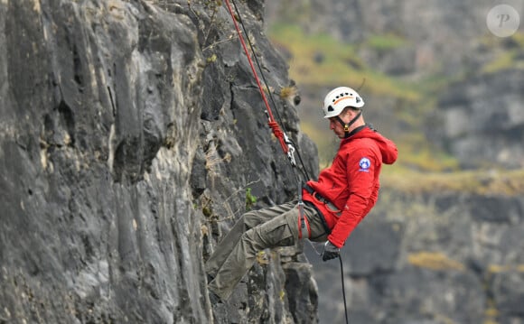 Le prince William et Kate Middleton en visite au siège de l'équipe de sauvetage en montagne de Central Beacons, le 27 avril 2023.