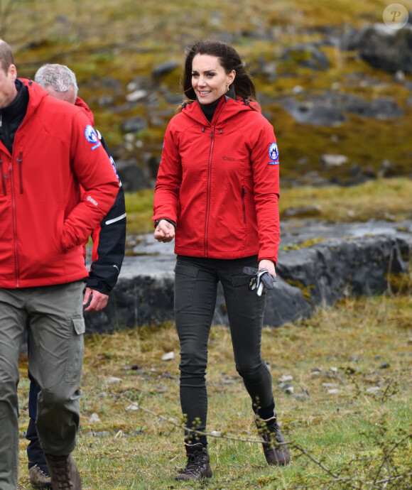 Ce jour-là, le couple royal était en séjour au Central Beacons, dans le Pays des Galles.
Le prince William et Kate Middleton en visite au siège de l'équipe de sauvetage en montagne de Central Beacons, le 27 avril 2023.