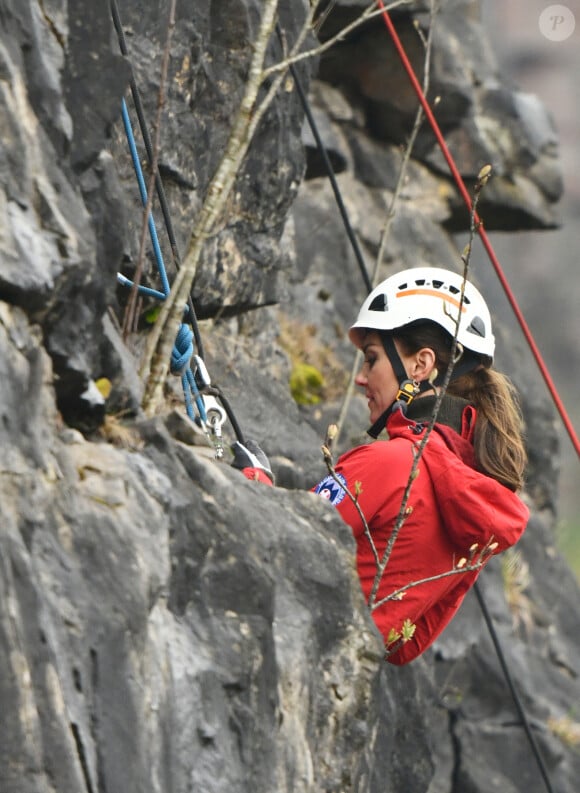 Le prince William et Kate Middleton en visite au siège de l'équipe de sauvetage en montagne de Central Beacons, le 27 avril 2023.