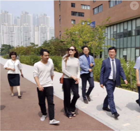 Angelina Jolie et Maddox à l'Université de Yonsei, Corée du Sud.©Université de Yonsei, Corée du Sud.