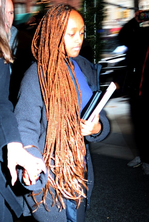 Angelina Jolie et Zahara Jolie Pitt s'arrêtent devant un fan à New York City, NY, USA le 11 janvier 2023. Photo par Rick Davis/Splash News/ABACAPRESS.COM