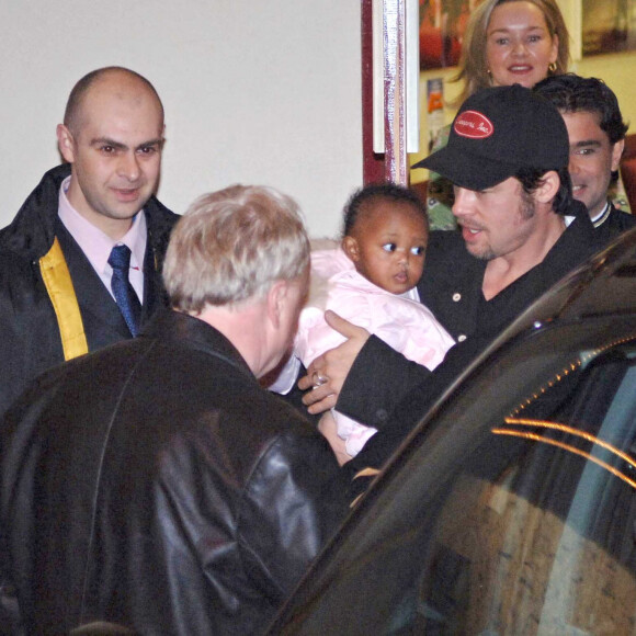 Brad Pitt et Zahara se rendent au Cirque d'hiver à Paris le 11 février 2006. Photo par ABACAPRESS.COM.