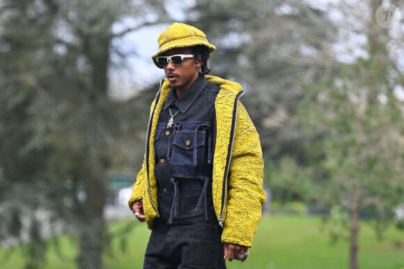 Certains se moquent de Jules Koundé tandis que d'autres apprécient sa démarche
 
Jules Kounde arrive à Clairefontaine, France. © Federico Pestellini/Panoramic/Bestimage