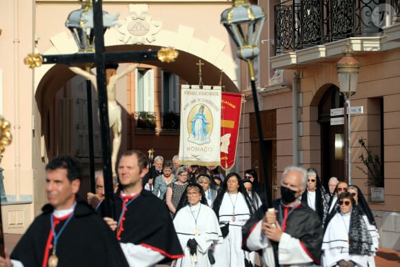 Célébration la Fête-Dieu (Corpus Domini) à Monaco, le 16 juin 2022. Cette Fête catholique, instituée par le pape Urbain IV en 1264, se tient chaque année le jeudi qui suit la Trinité, soixante jours après Pâques. Elle célèbre la présence réelle de Jésus-Christ sous les apparences du pain et du vin, devenus son corps et son sang. © Cyril Dodergny/Nice Matin/Bestimage 