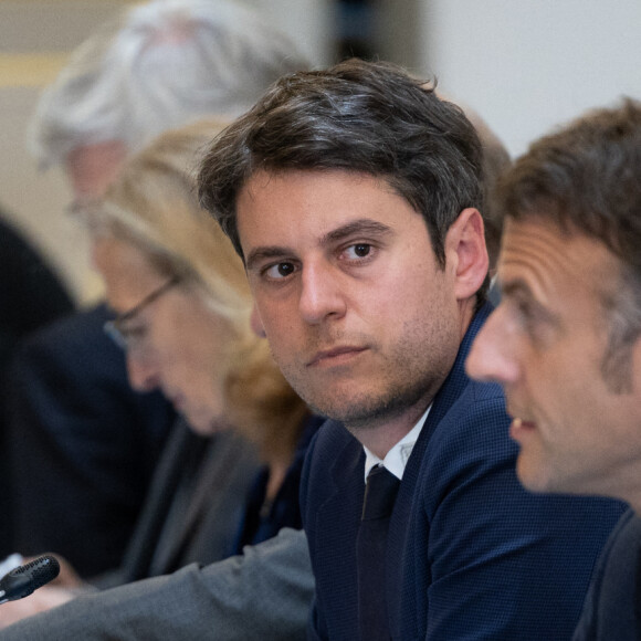 Gabriel Attal, Premier ministre - Le président français Emmanuel Macron préside une réunion avec des élus de l'île de Mayotte (Océan Indien) à l'Elysée, le 17 mai 2024 à Paris. © Raphaël Lafargue / Pool / Bestimage 