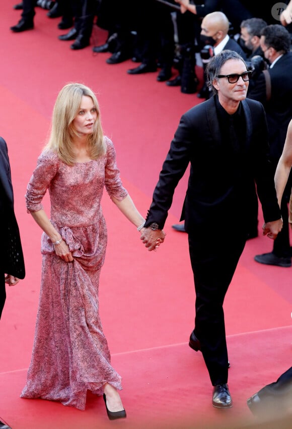 Vanessa Paradis, Samuel Benchetrit (réalisateur) - Montée des marches du film " De son vivant " lors du 74ème Festival International du Film de Cannes. Le 10 juillet 2021 © Borde-Jacovides-Moreau / Bestimage 