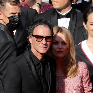 Les amoureux se sont offert une escapade à Venise
Vanessa Paradis, Samuel Benchetrit (réalisateur) - Montée des marches du film " De son vivant " lors du 74ème Festival International du Film de Cannes. Le 10 juillet 2021 © Borde-Jacovides-Moreau / Bestimage 